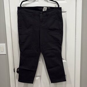 NWT Torrid feel the fit women’s cropped Aviator pant SZ 18